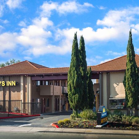 Days Inn By Wyndham Pinole Berkeley Exterior photo