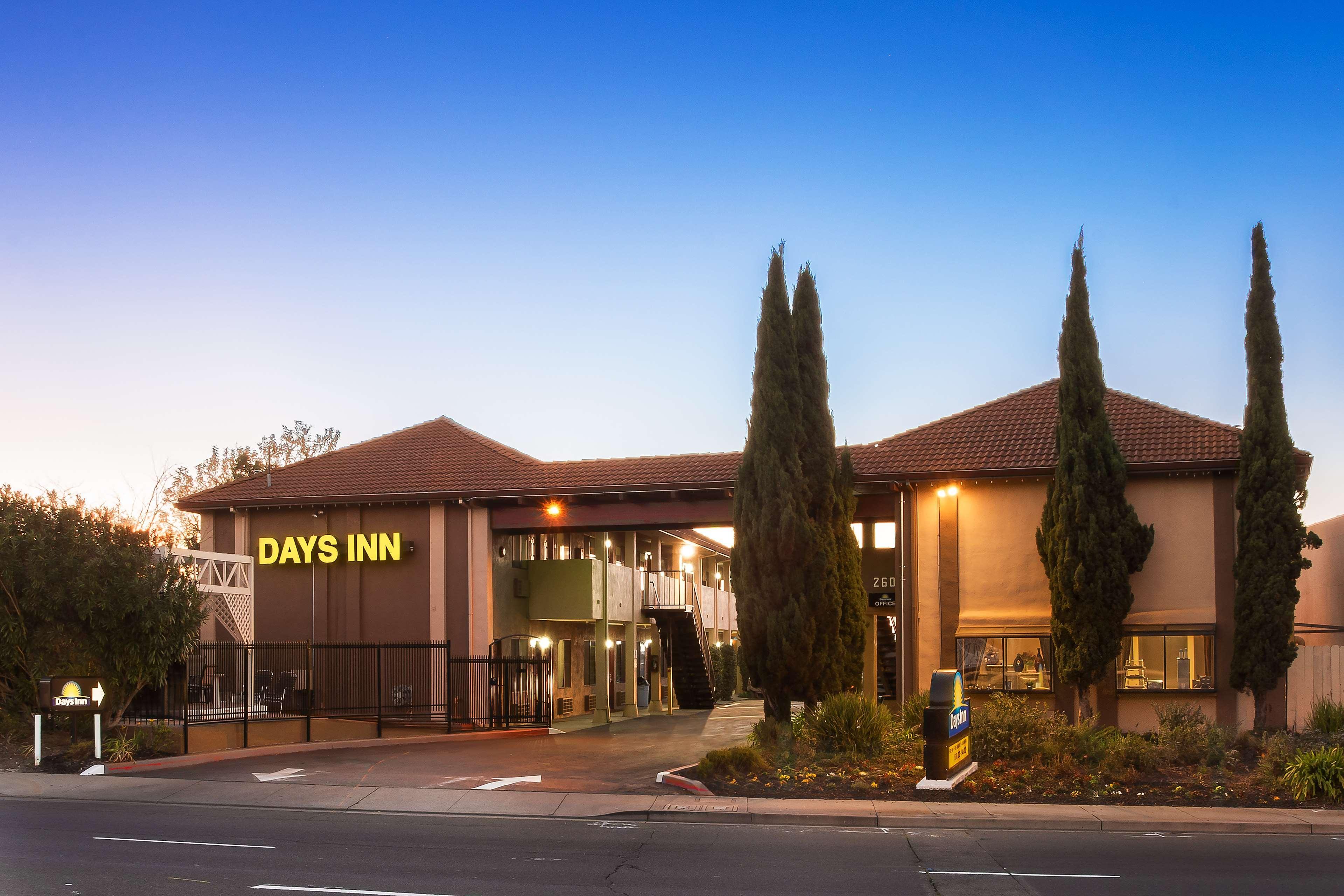 Days Inn By Wyndham Pinole Berkeley Exterior photo