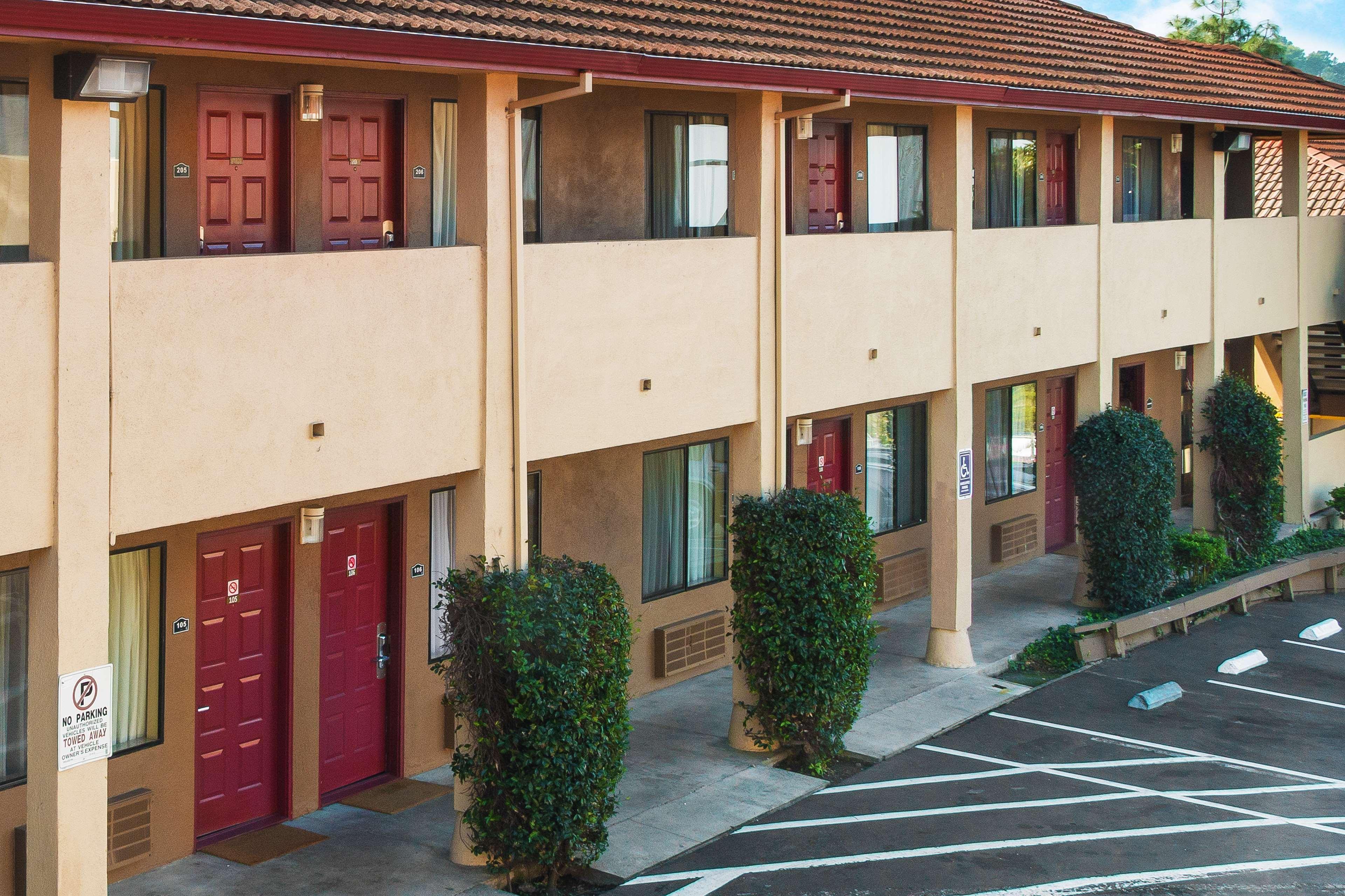 Days Inn By Wyndham Pinole Berkeley Exterior photo